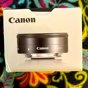 Cannon EFM 22mm f/2 Stm